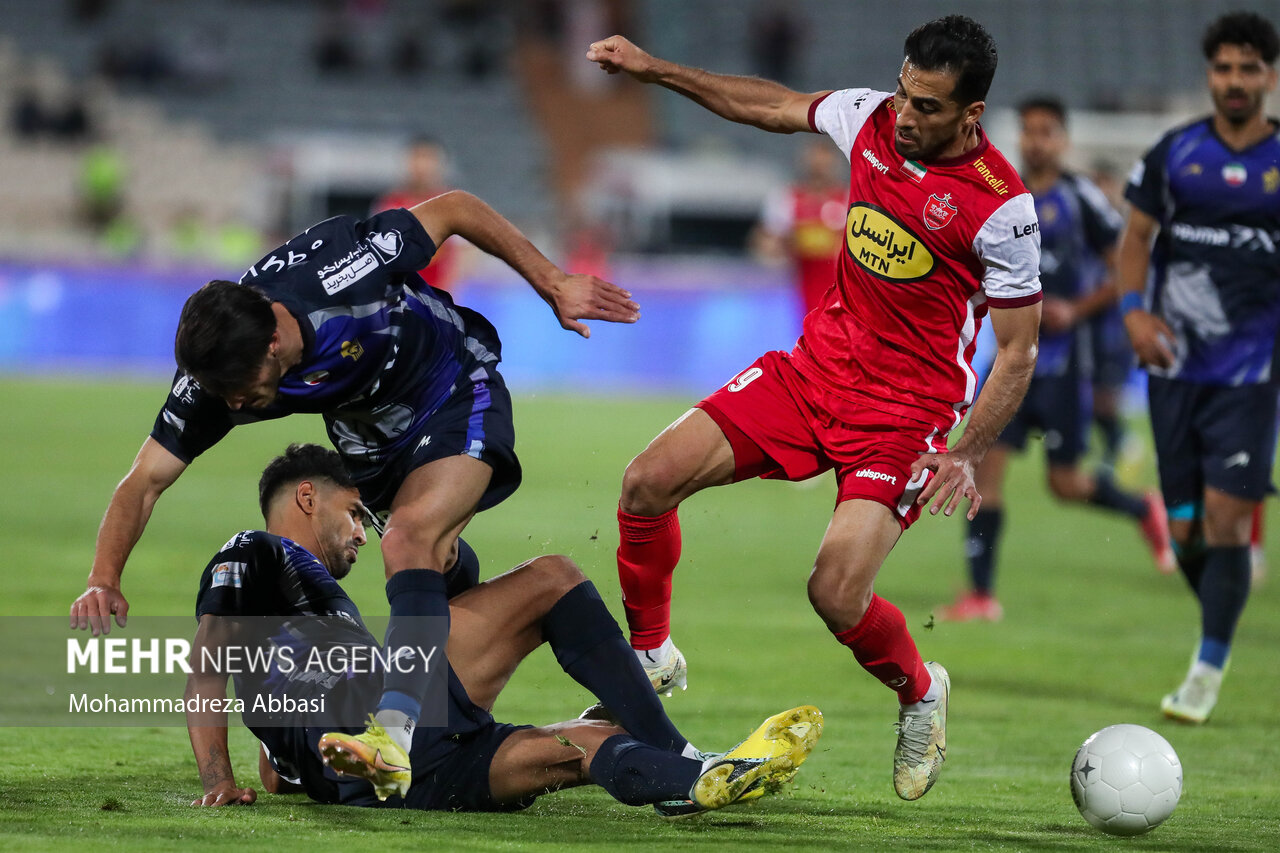 دیدار تیم‌های فوتبال پرسپولیس تهران و پیکان تهران
