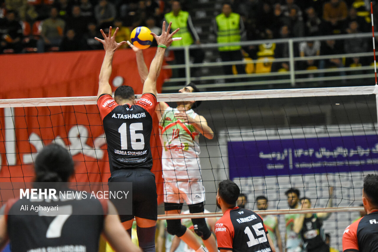 دیدار تیم‌های والیبال شهرداری ارومیه و طبیعت
اسلامشهر