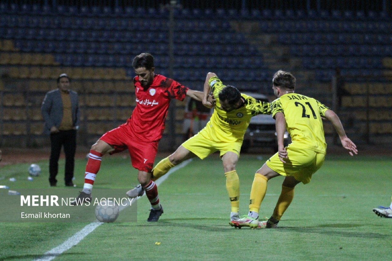 دیدار تیمهای فوتبال آرمان گهر و پارس جنوبی جم