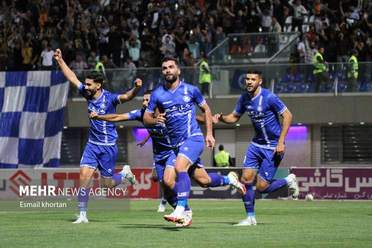 دیدار تیمهای گلگهر سیرجان و سپاهان