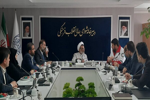 دیدار رئیس هلال‌احمر با دبیر شورای عالی انقلاب فرهنگی