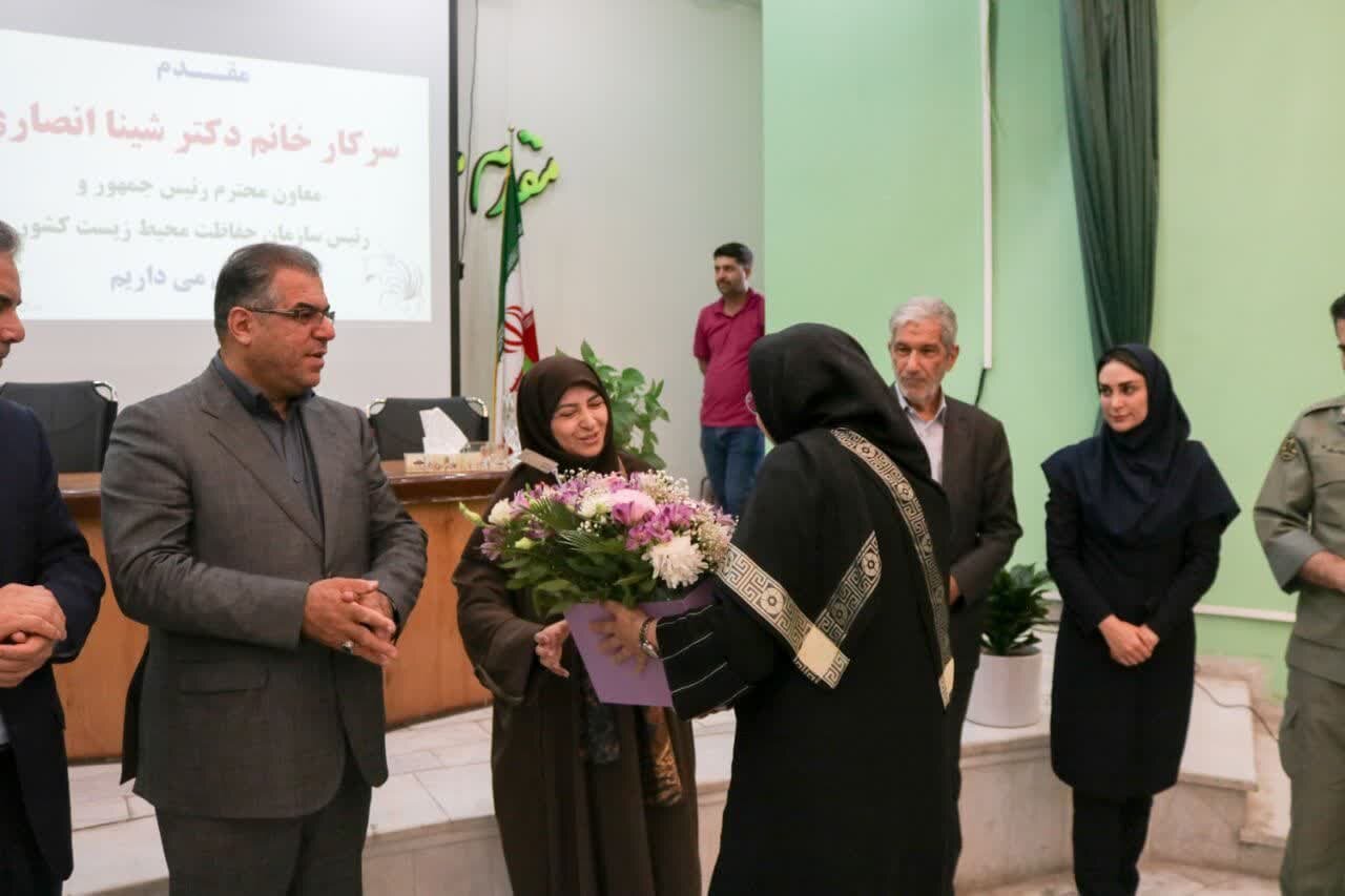 دیدار شینا انصاری با محیط‌بانان استان سمنان