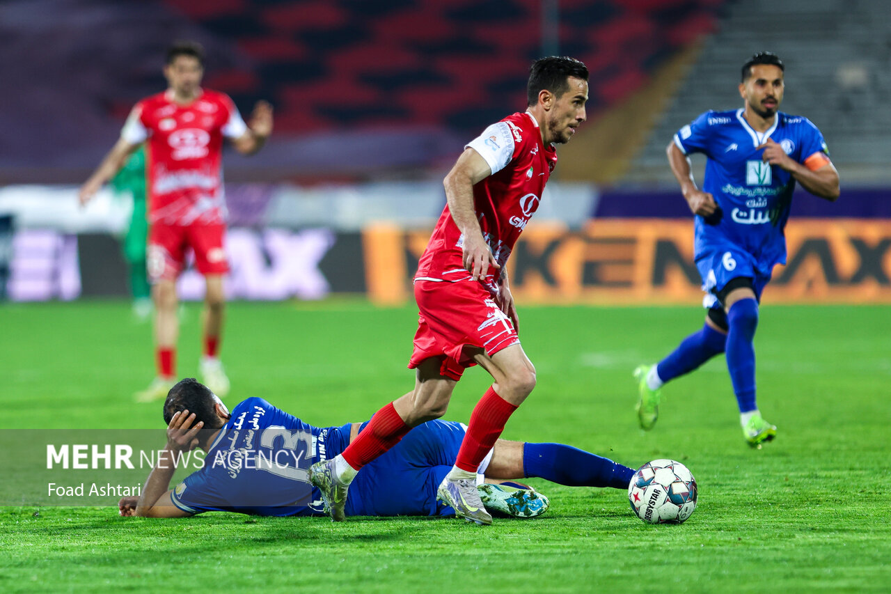 دیدار فوتبال تیم‌های پرسپولیس و استقلال خوزستان