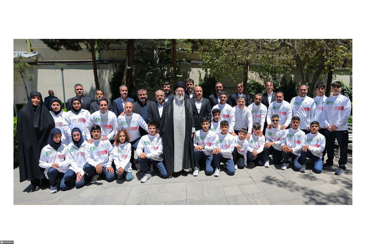 دیدار مدال آوران کاروان ورزشی دانشآموزی «امید ایران» با رهبر انقلاب