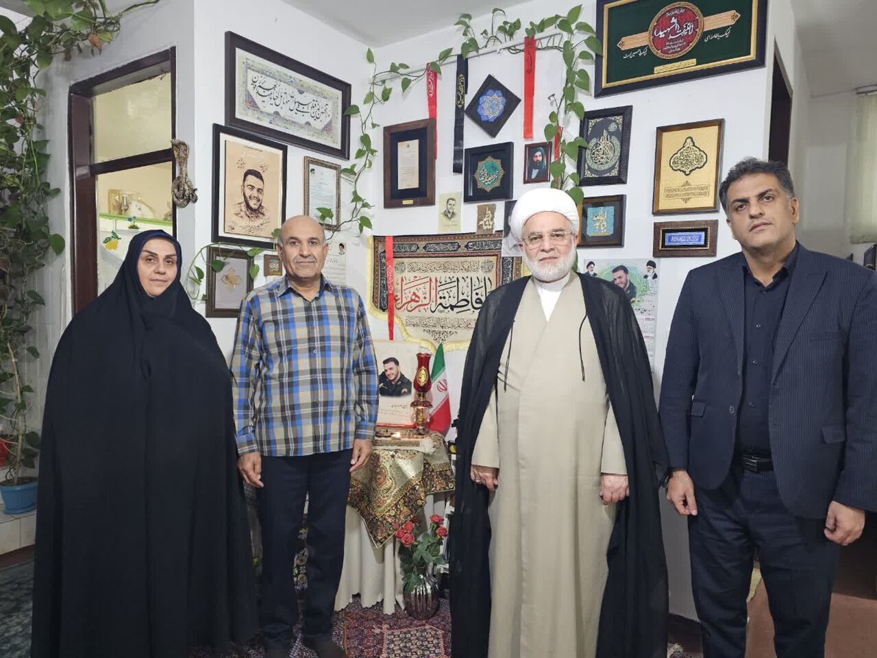 دیدار نماینده ولی‌فقیه در کردستان با خانواده شهید غلامرضا بامدی