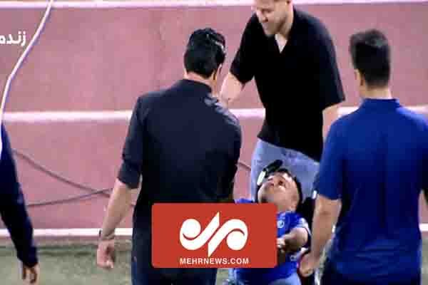 دیدار نکونام با هوادار ویژه استقلال در استادیوم آزادی