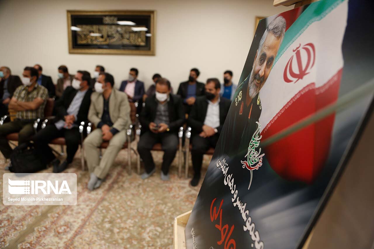 دیدار هنرمندان با نماینده ولی فقیه در کردستان