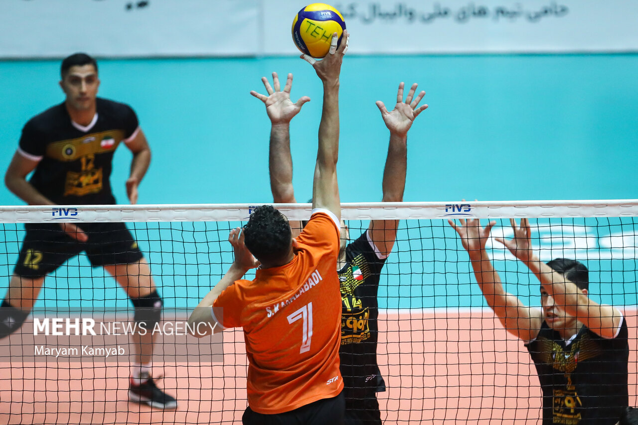 دیدار والیبال تیم های سایپا و سپاهان