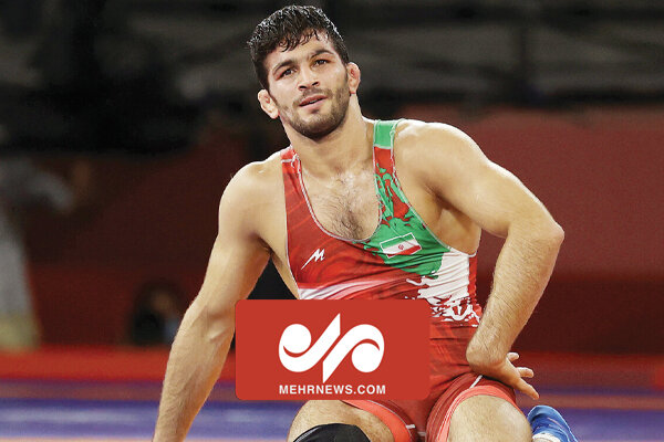 دیوید تیلور به تماشای تمرینات کشتی حسن یزدانی نشست