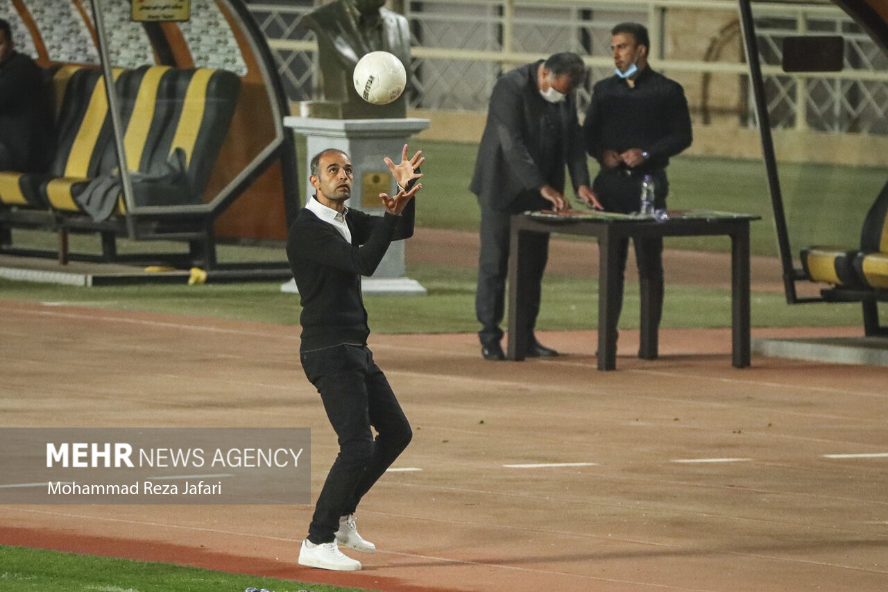 ذوب آهن راحت امتیاز نمیدهد/ برای وقفه برنامه میخواهیم