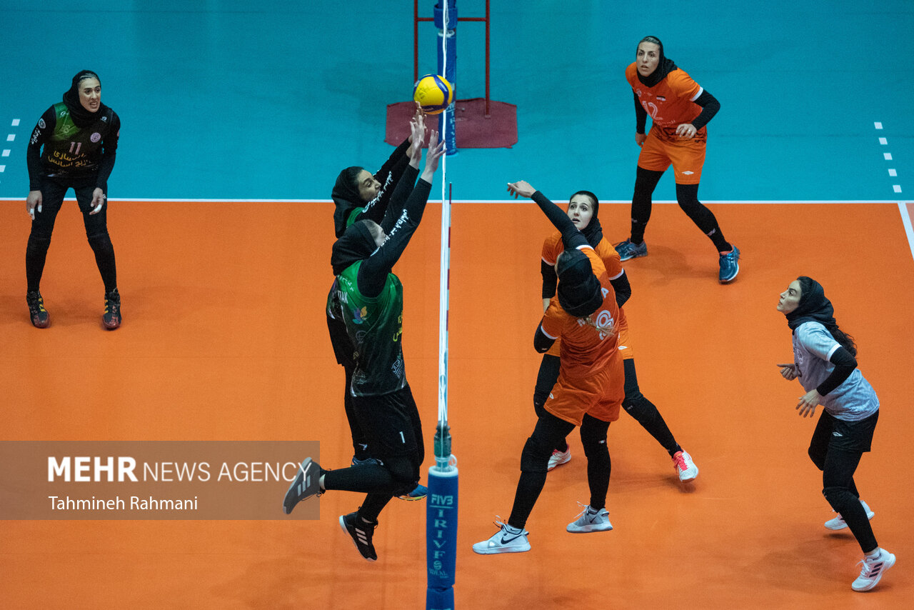 ذوبآهن قهرمان نیم فصل لیگ برتر والیبال زنان شد