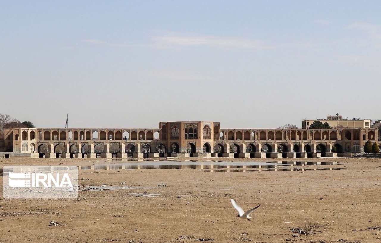 رئیس انجمن مرتعداری ایران: آب فروشی در اصفهان از سال ۷۲ کلید خورد