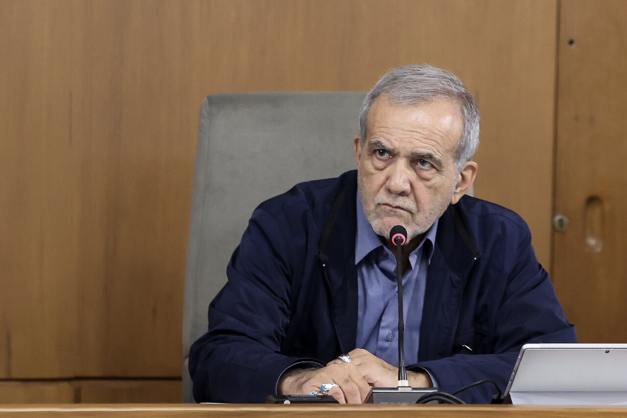 رئیس جمهور مصوبه به کارگیری معلمان بازنشسته را ابلاغ
کرد