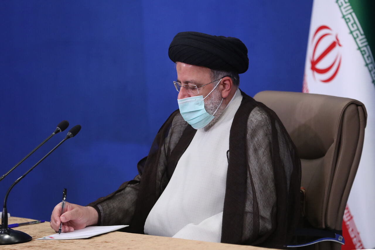رئیس جمهوری درگذشت والده شهیدان کارور را تسلیت گفت