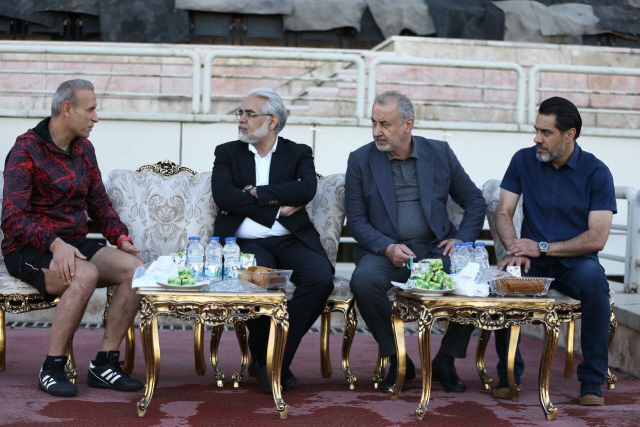 رئیس سازمان خصوصی سازی در تمرین پرسپولیس