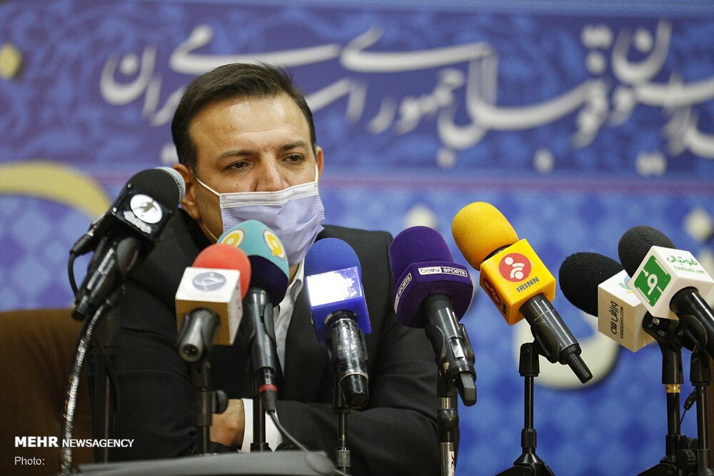 رئیس فدراسیون فوتبال به سوگ نشست