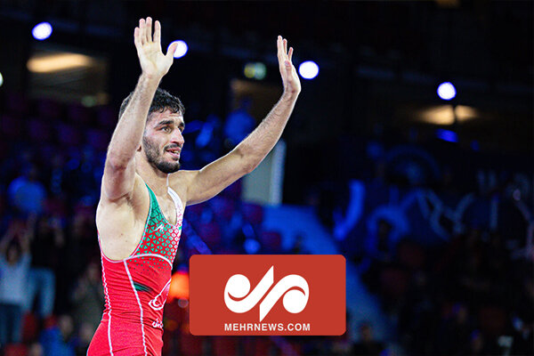 راز و نیاز سرلک کشتی‌ گیر کشورمان در حاشیه مسابقات قهرمانی جهان