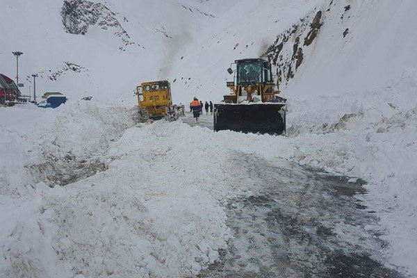 راه ارتباطی ۲۴۰روستای آذربایجان غربی به دلیل بارش برف مسدود
شد