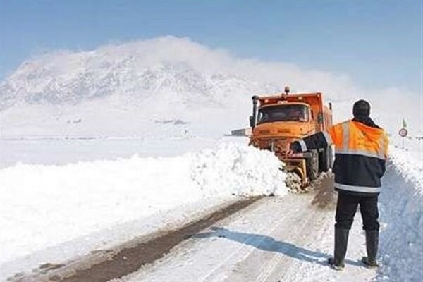 راه ۱۸۰ روستای آذربایجان غربی بازگشایی شد/برف روبی۸۲۰
کیلومتر