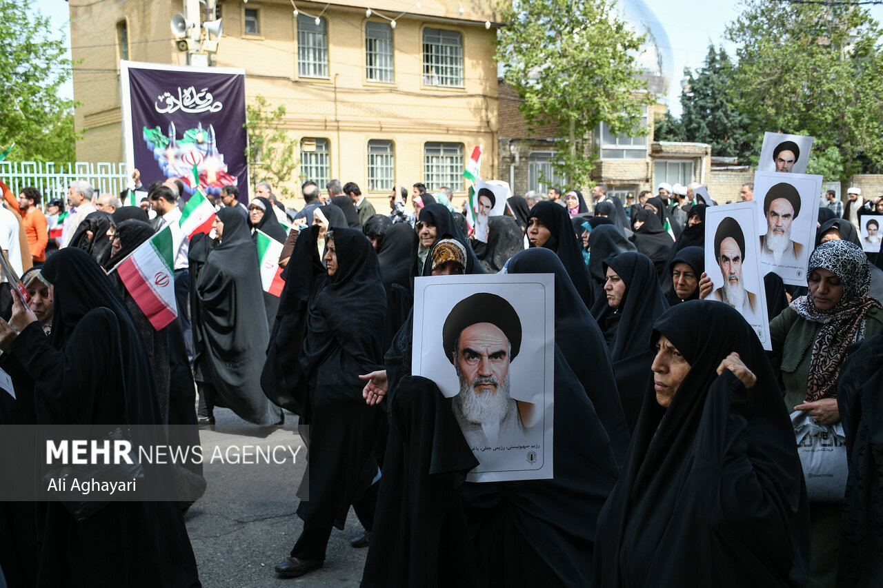 راهپیمایی مردم ارومیه در حمایت از عملیات «وعده صادق»