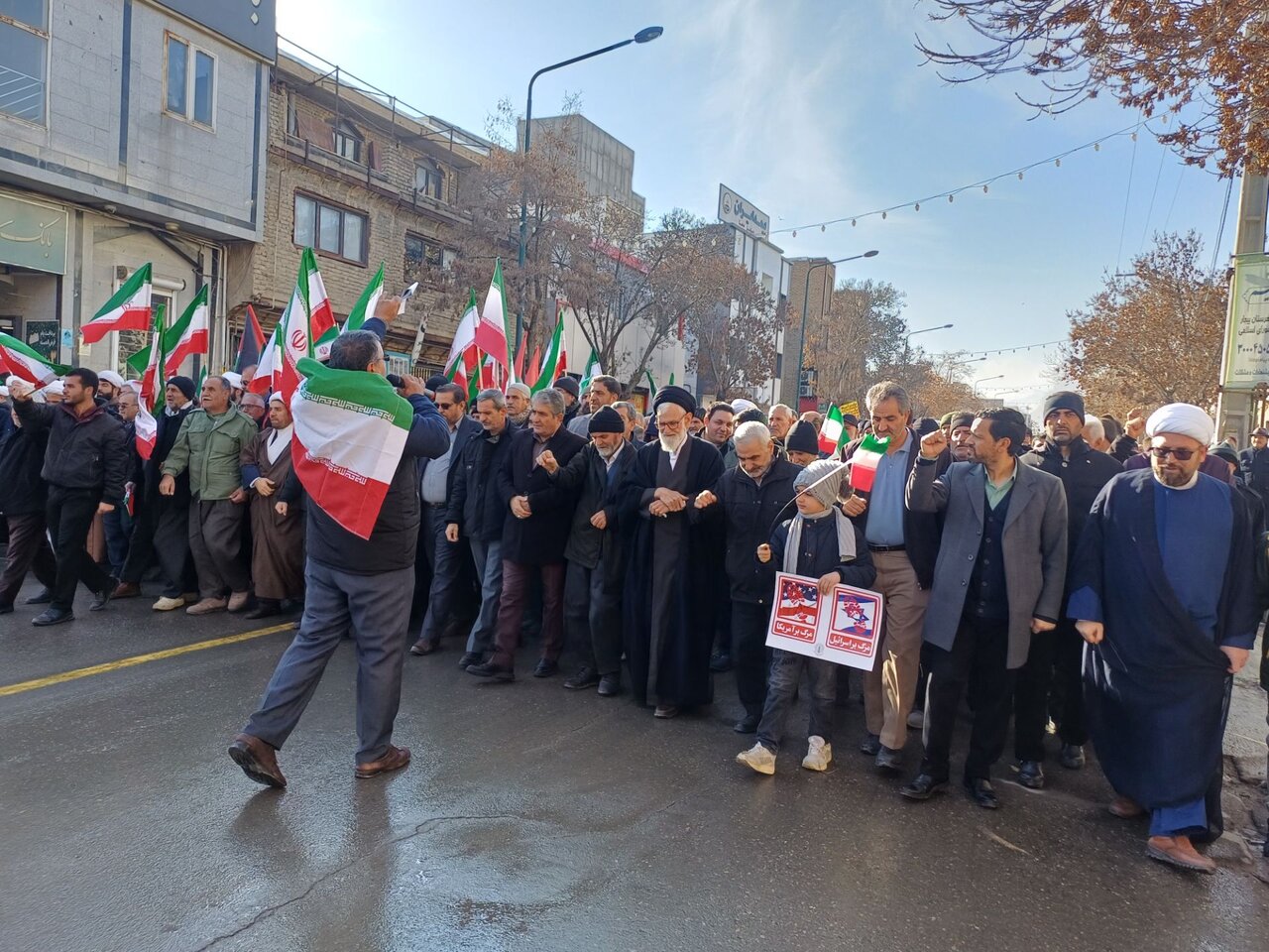 راهپیمایی مردم بیجار در محکومیت اقدامات اغتشاشگران