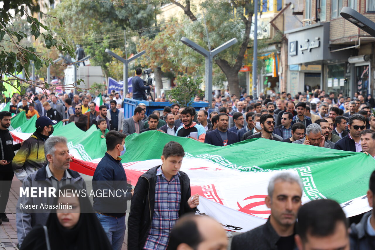 راهپیمایی یوم‌الله ۱۳ آبان در کردستان