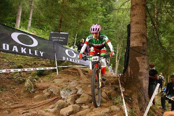 رتبه هشتم و نهم فرانک پرتو آذر در مسابقات دوچرخه سواریآفریقا