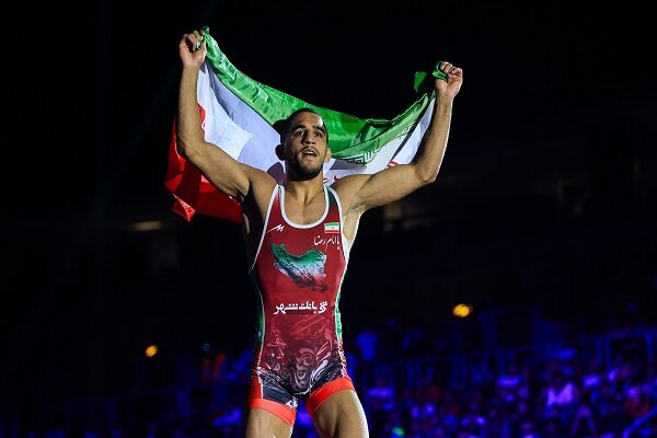 رحمان عموزاد ۳ مدال المپیکی و جهانی خود را به موزه آستان قدس اهدا کرد