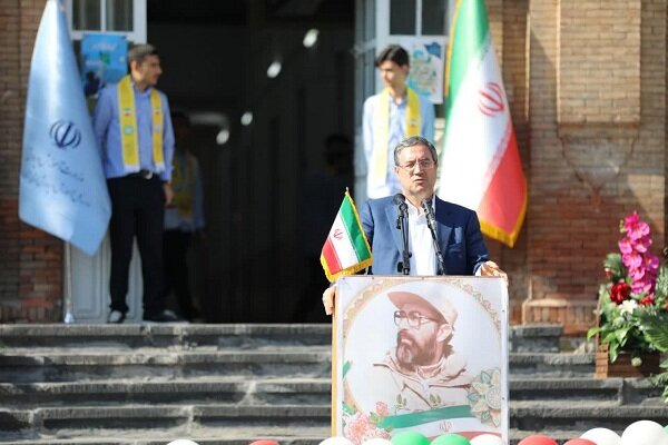 رحمانی: جبهه امروز در مقابل استکبار جهانی اقتصادی و تولیدی است