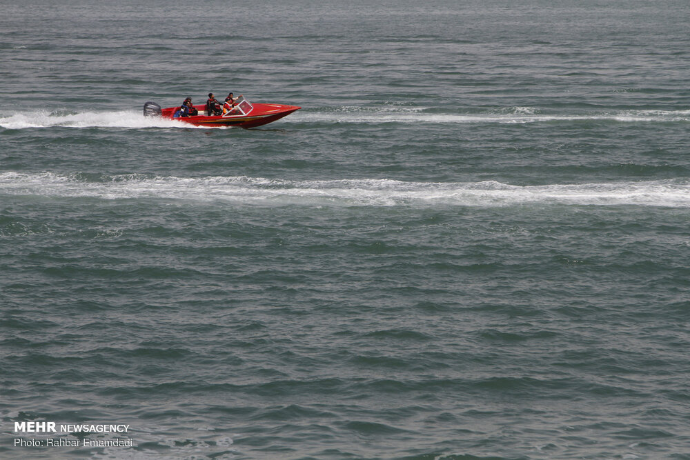 رزمایش اقتدار ۴ در آبهای شمال خلیج فارس آغاز شد