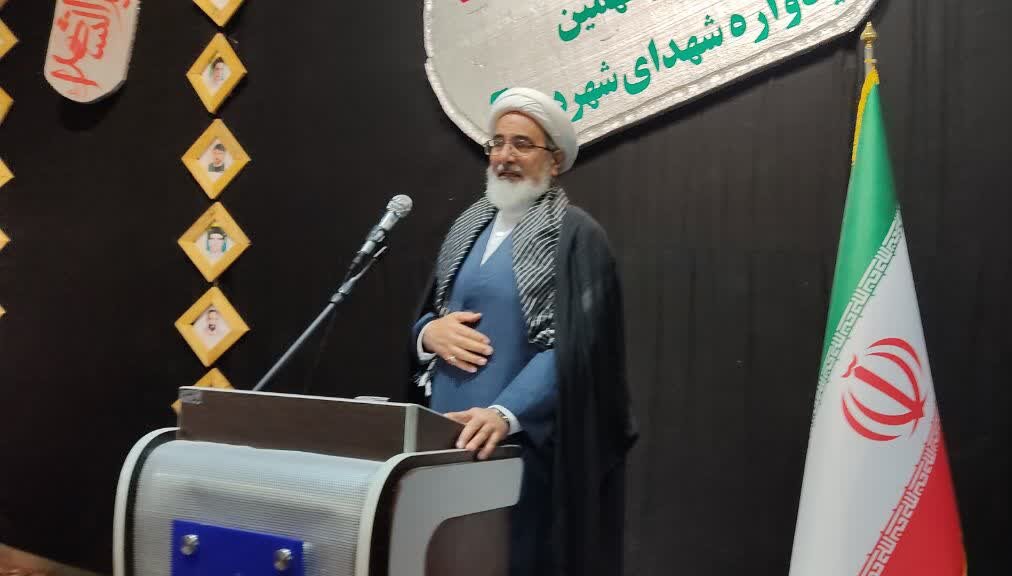 رسالت فرهنگیان در معرفی شهدا به جوانان؛ شهیدان نماد عزت ملی‌اند