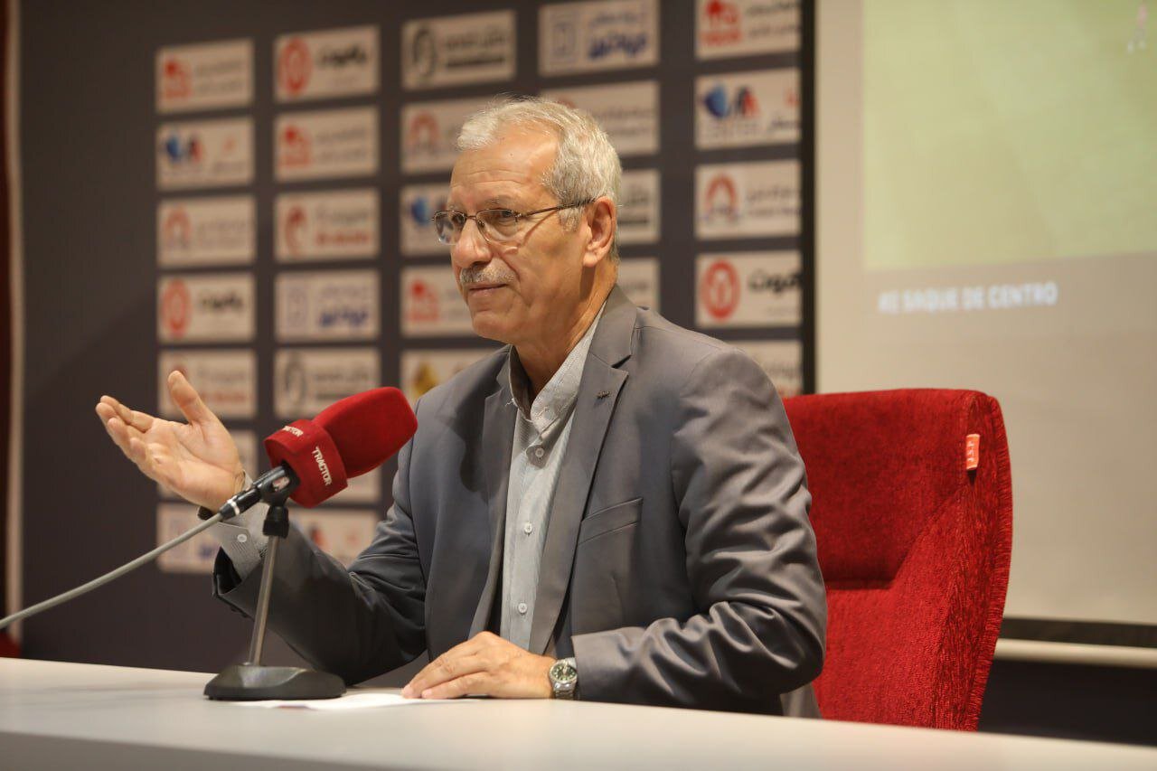 رستمی، ایران خواه، شکیب‌خو و خوآکین از تراکتور جداشدند