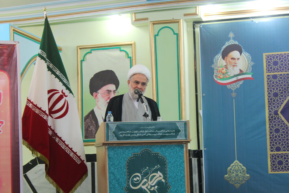 رفع دغدغه‌های مردمی محور خطابه های نماز جمعه باشد