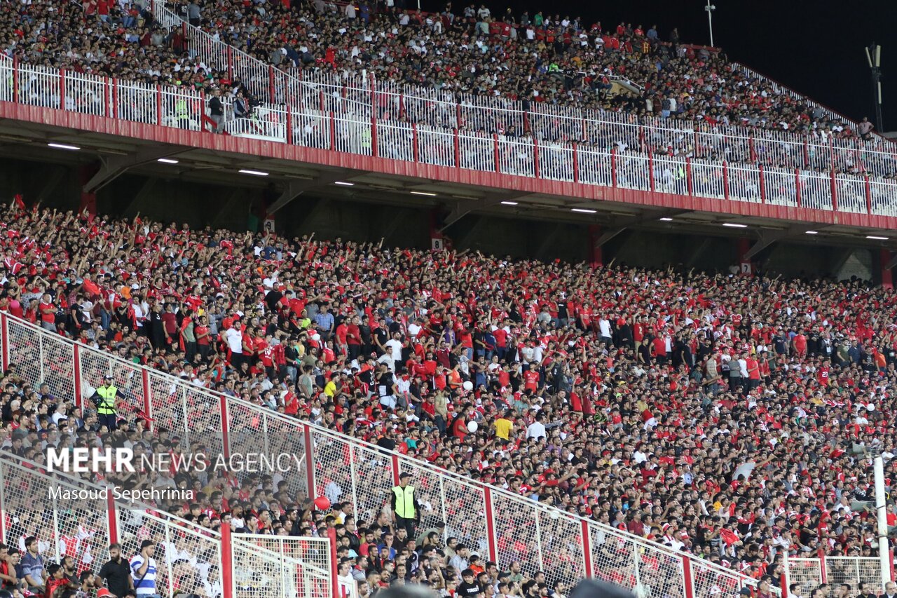 رفعتی: قانون را رعایت نکردند/ افراد متفرقه در زمین حضوردارند