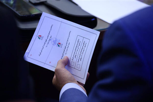 رقابت دو قطبی برای انتخابات ریاست کمیته/ حذف قیام و متولیان!