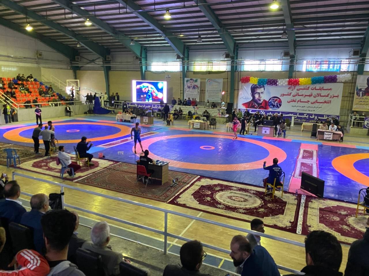 رقابتهای کشتی آزاد انتخابی جام تختی در قروه پایان
یافت