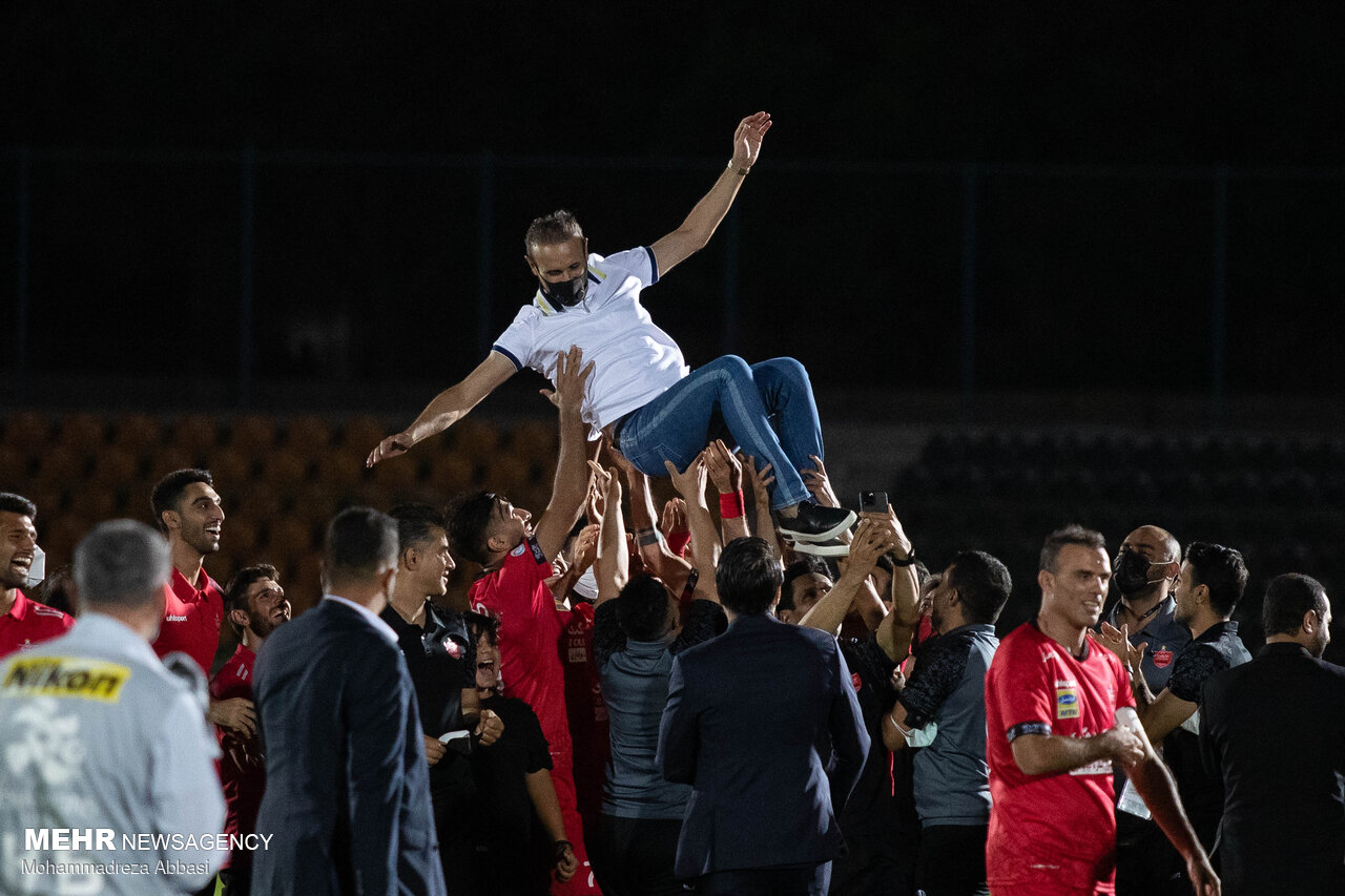 رمز تکرار پنج قهرمانی پرسپولیس/ تاثیرگذاری یک مربی در حاشیه رختکن