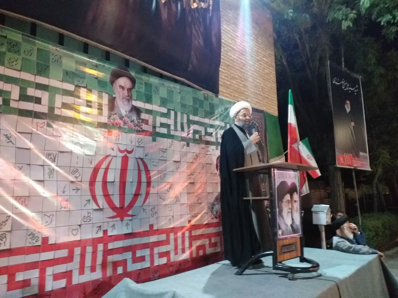 رهبر شهید با ایستادگی در برابر ظلم مکتب مقاومت را زنده نگه داشت