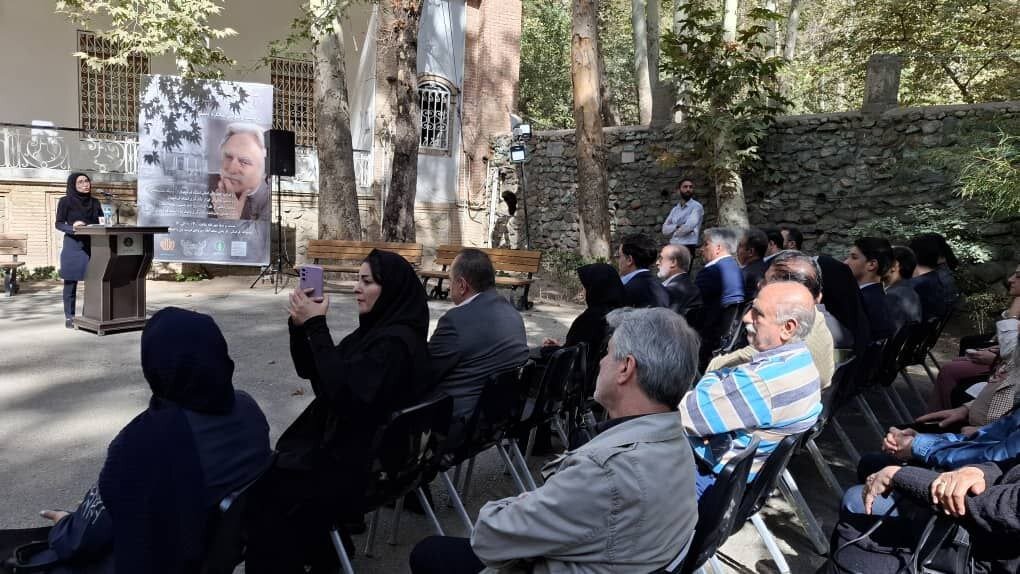 رونمایی از تابلوها و ابزارنگارگری فرشچیان در کاخ سعدآباد