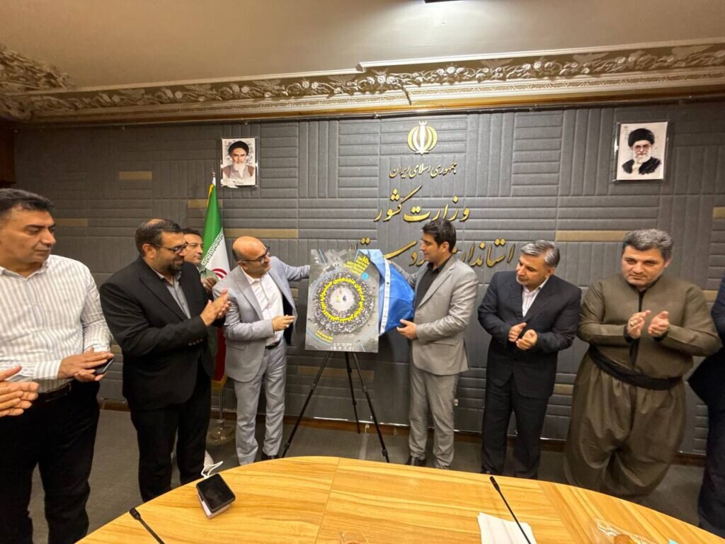 رونمایی از پوستر هجدهمین جشنواره بین‌المللی تئاتر خیابانی مریوان