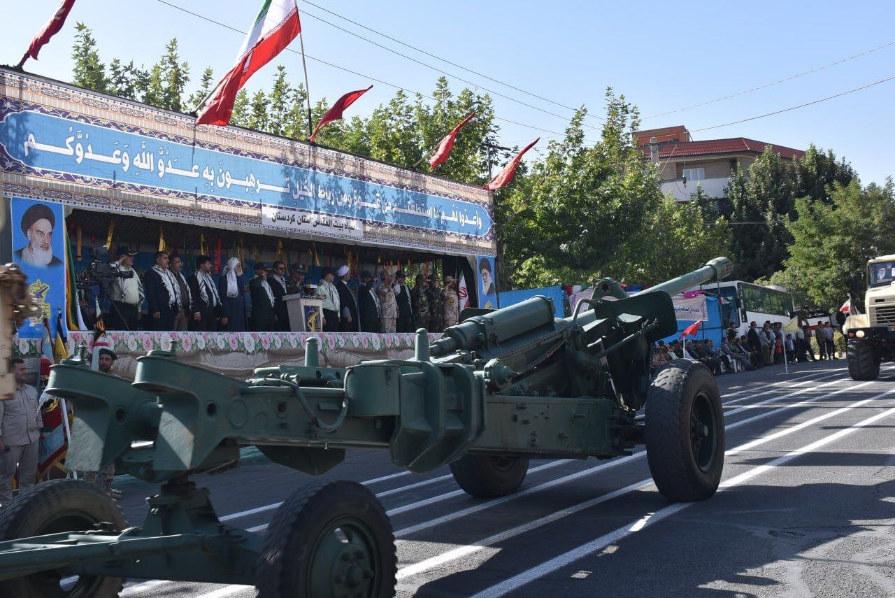 رژه اقتدار نیروهای مسلح در سنندج