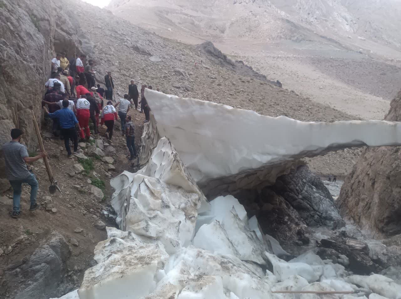 ریزش غار یخی در سمیرم جان ۲ نفر را گرفت