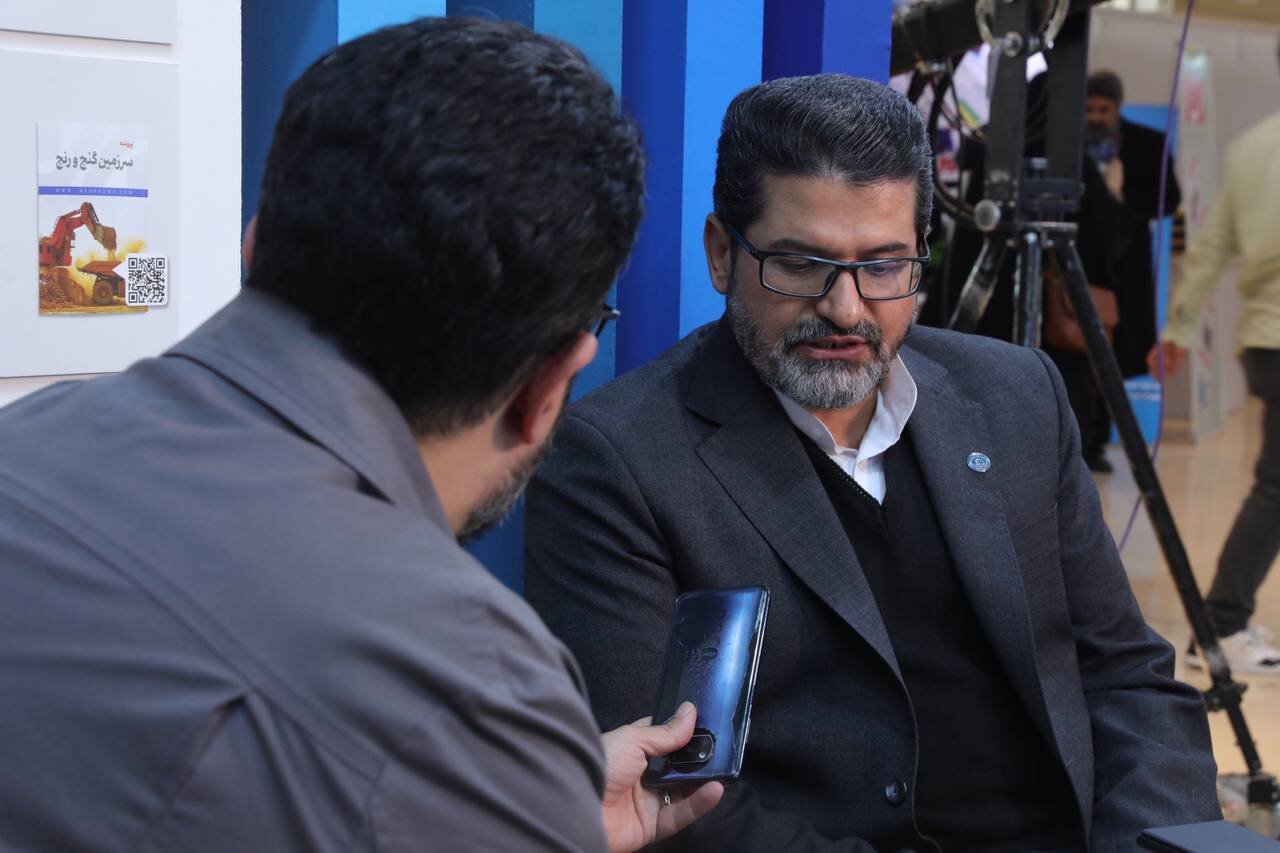 رییس کانون سردفتران از غرفه خبرگزاری مهر بازدید کرد