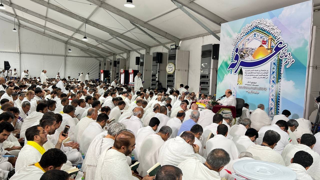 زمزمه دعای عرفه زائران ایرانی در صحرای عرفات طنین اندازشد