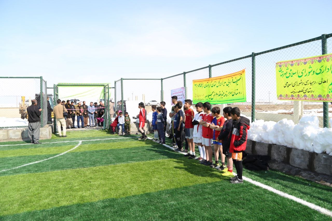 زمین چمن مصنوعی روستای «قلعه روته له» دیواندره افتتاحشد