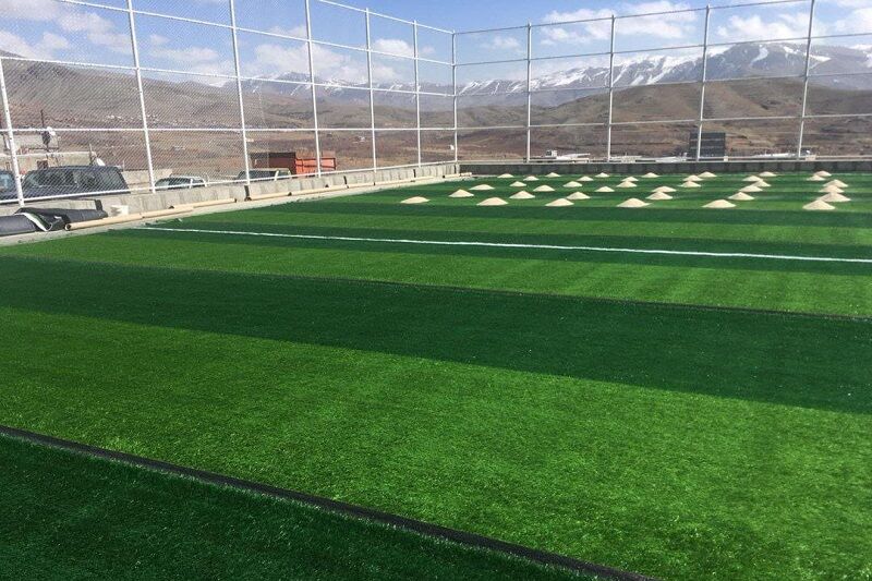 زمین چمن مصنوعی “ننله” سنندج ۹۵ درصد پیشرفت فیزیکی دارد