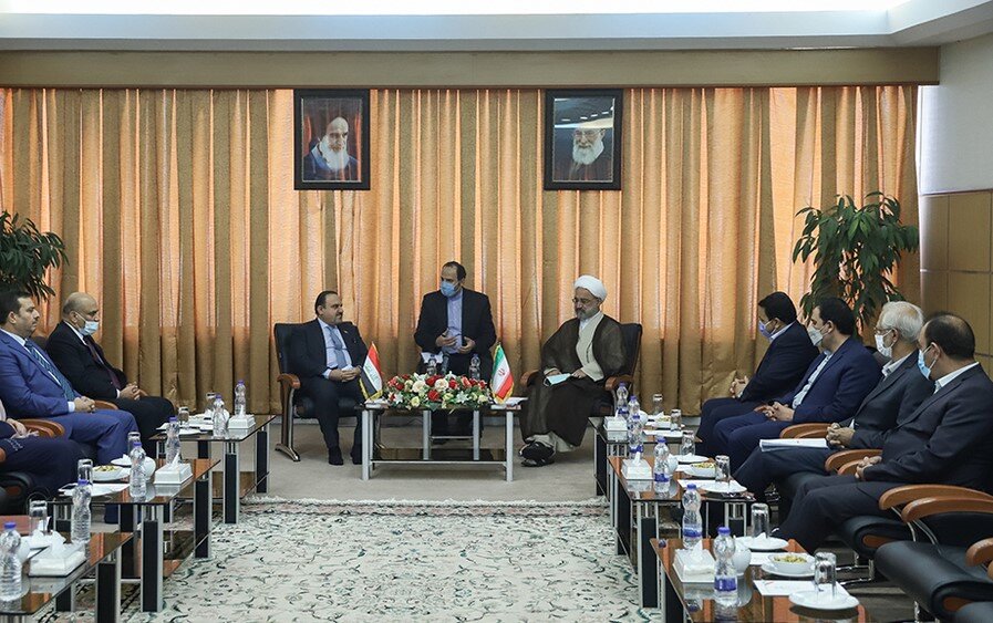 زمینه آزادی زائران بدون مجوز اربعین فراهم شود