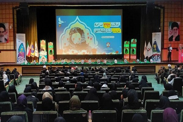 زنان در ایجاد و مانایی نهضت اسلامی نقش قابل تاملی
دارند