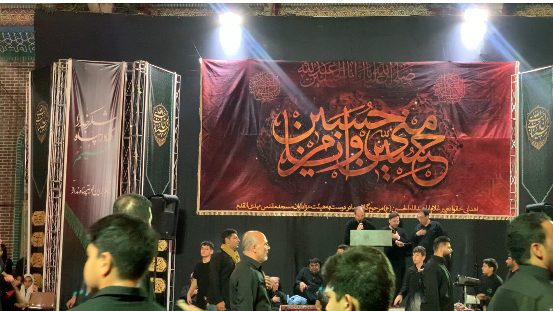 زنجیرزنی عزاداران ارومیه در شب تاسوعای حسینی