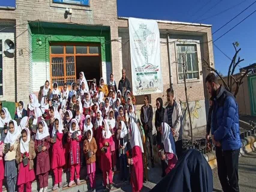 زنگ طبیعت در مدارس کامیاران به صدا درآمد